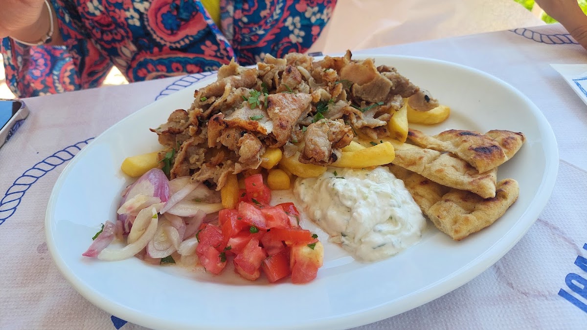 Makris Yialos Restaurant - Beach Bar - Photo 4