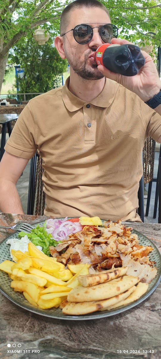 Filetakia Gyro Restaurant - Photo 4