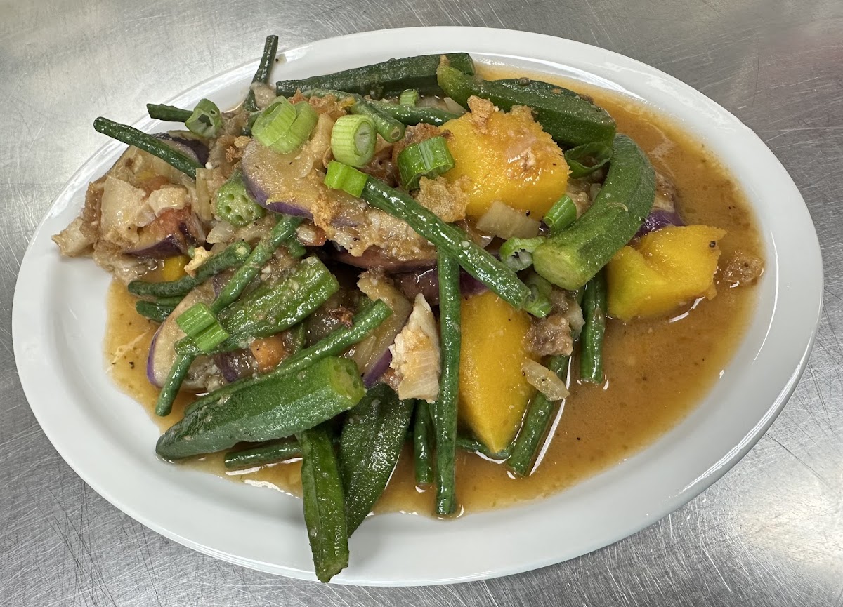 Sizzling Filipino Restaurant - Photo 5