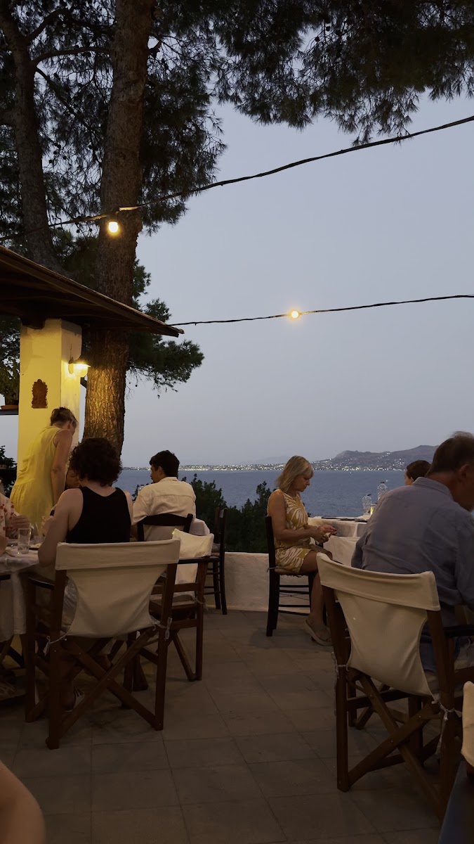Agistri Club Restaurant - Photo 1