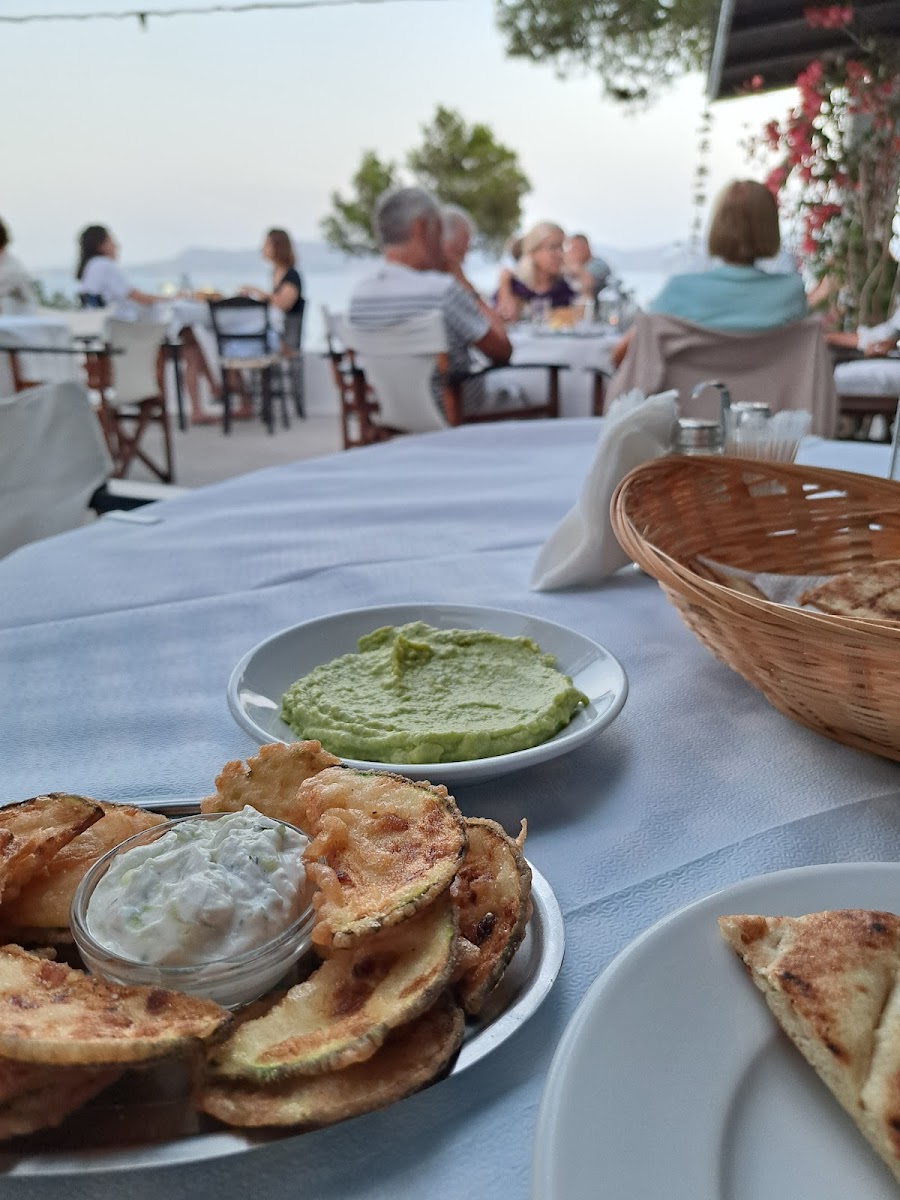 Agistri Club Restaurant - Photo 2