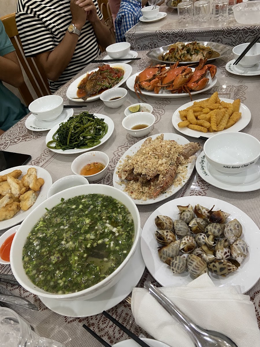Quy Son Restaurant - Photo 2