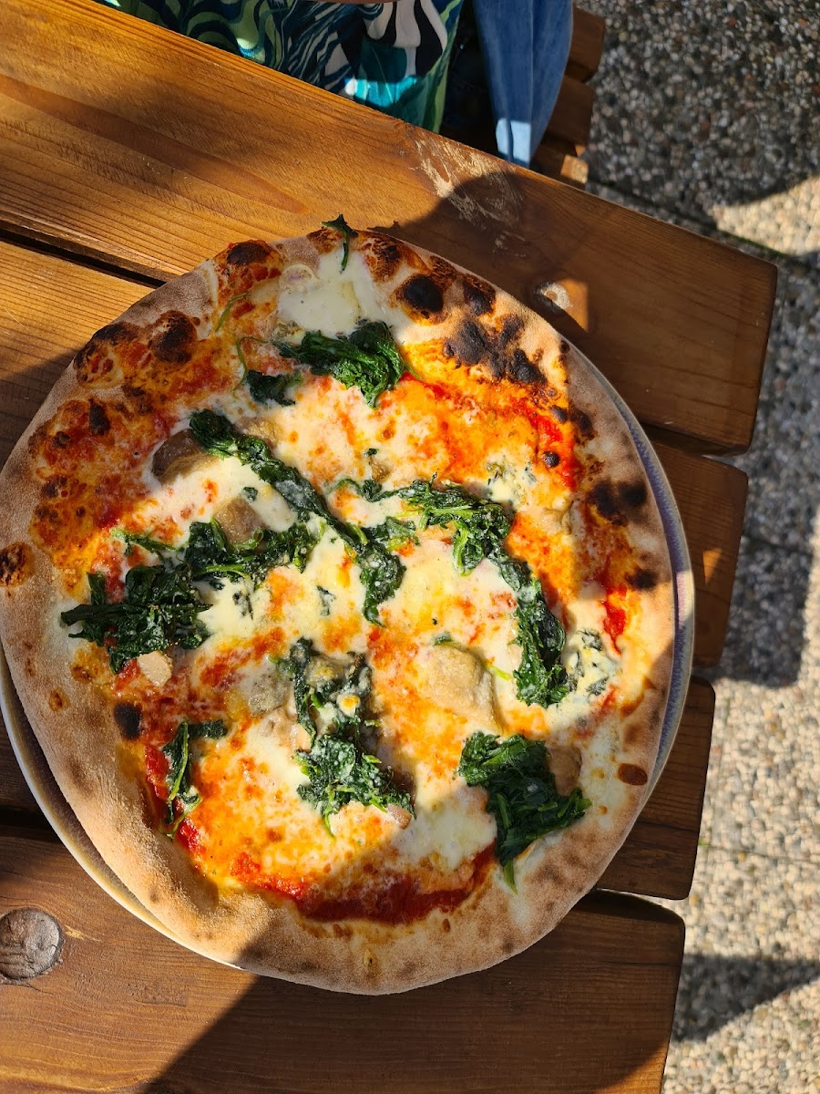 Pizzeria Sporthutte - Photo 7