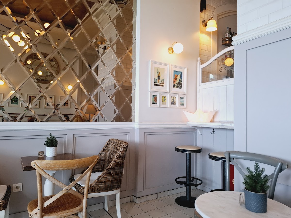 Elyti Cafe