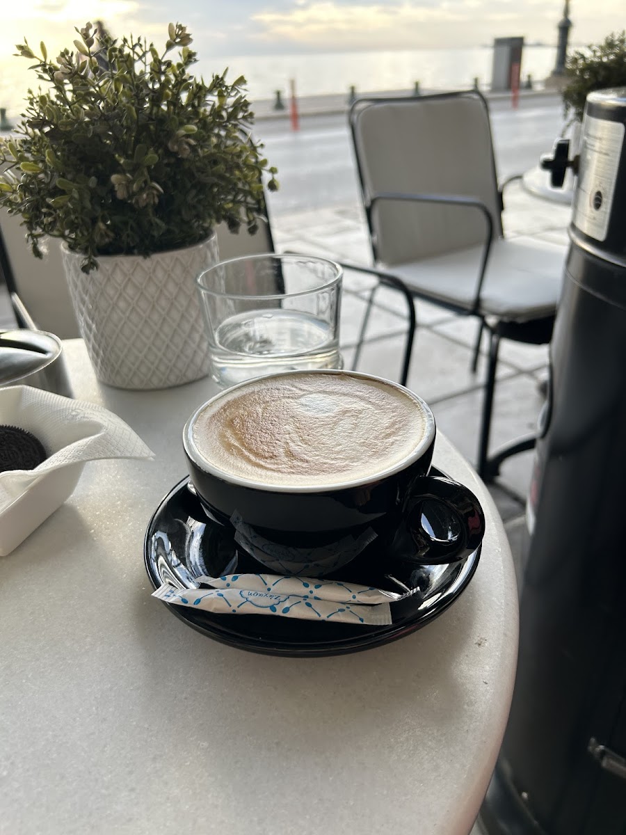 Elyti Cafe - Photo 2