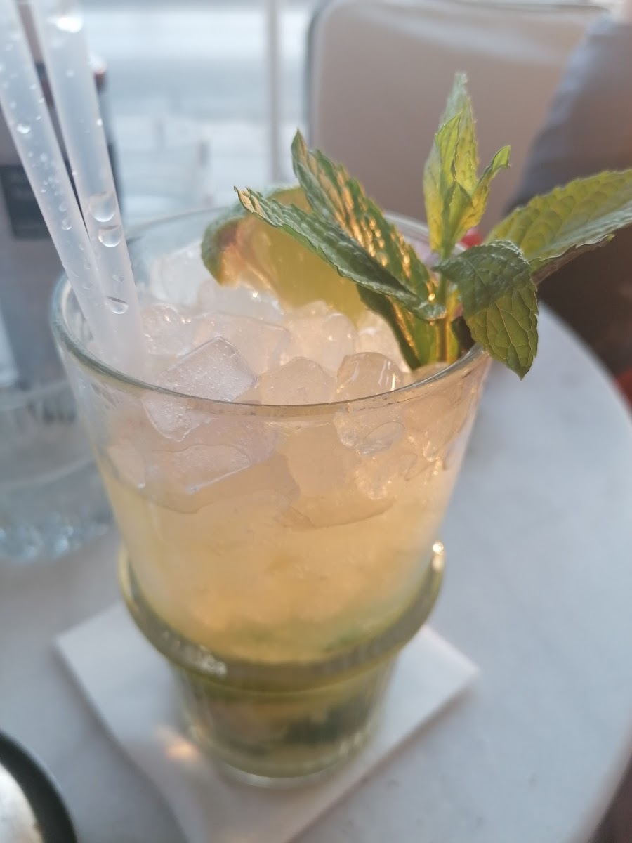 Elyti Cafe - Photo 5