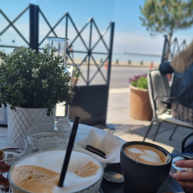 Freddo Cappuccino with Cookies