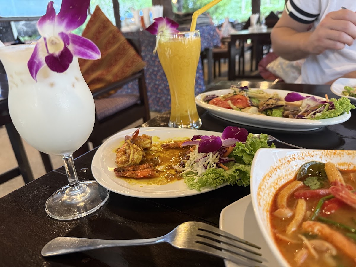 PHEN Restaurant - Photo 8