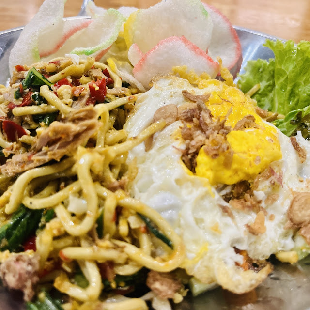 Mie Goreng Cakalang with Egg
