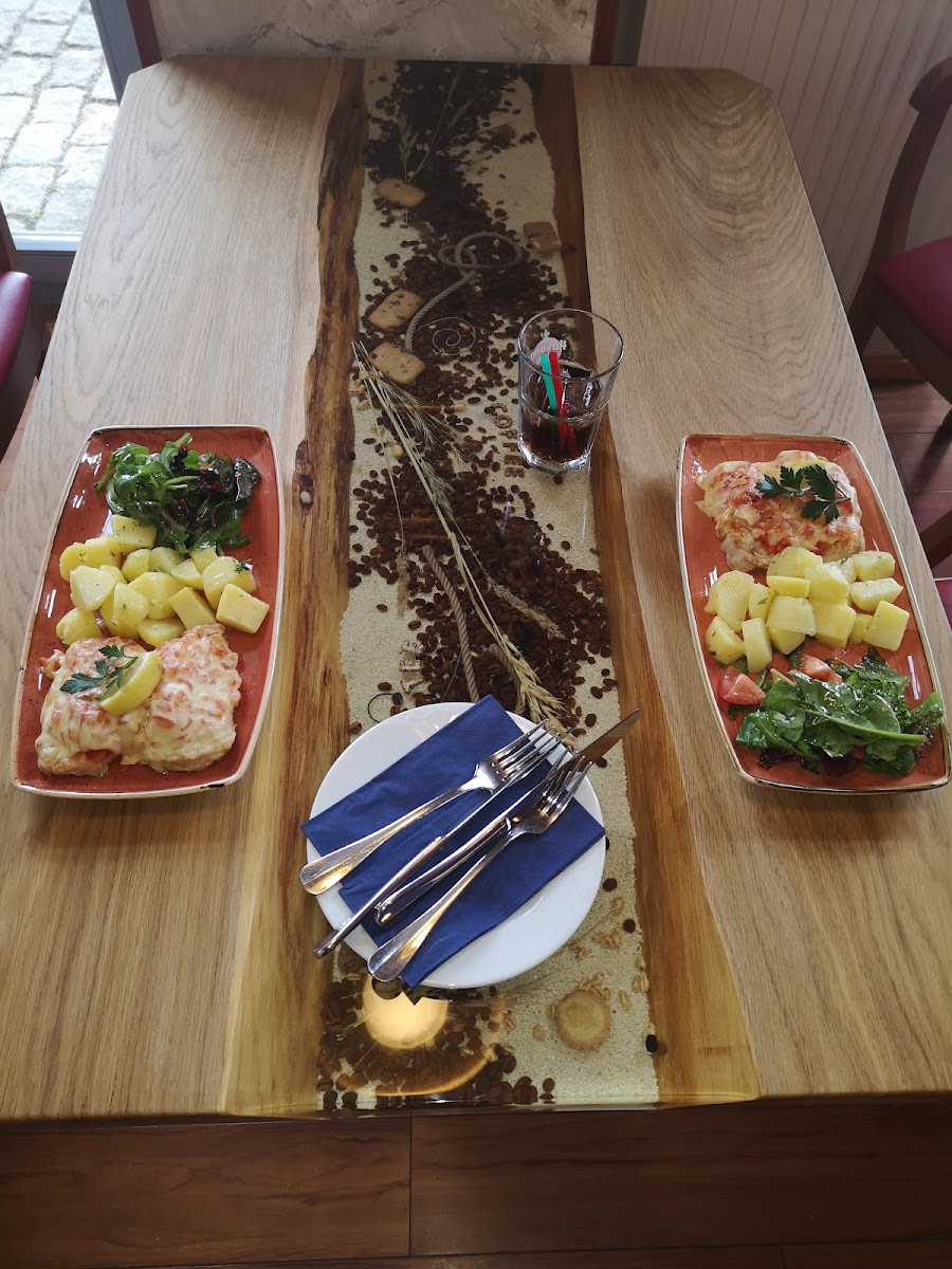 Hiddenseer Hafenrestaurant - Photo 1