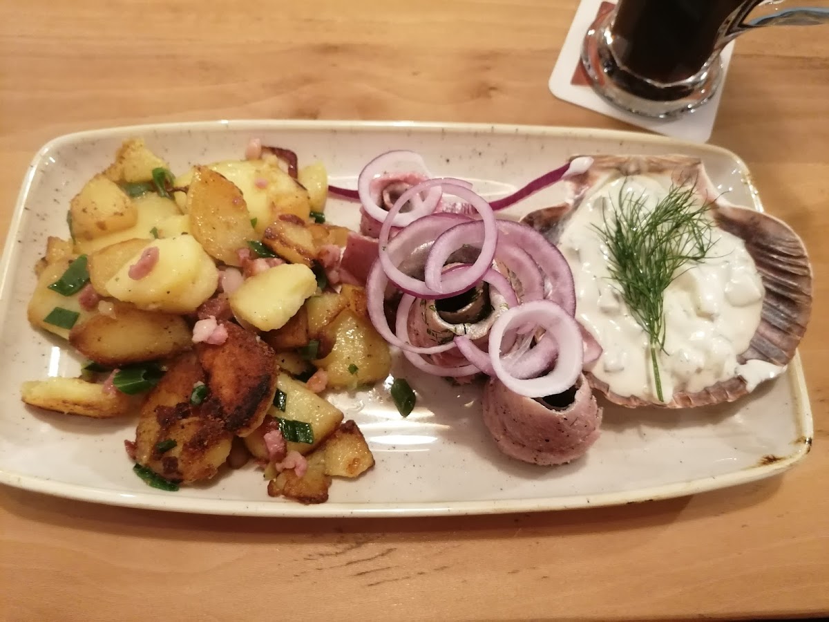 Hiddenseer Hafenrestaurant - Photo 6