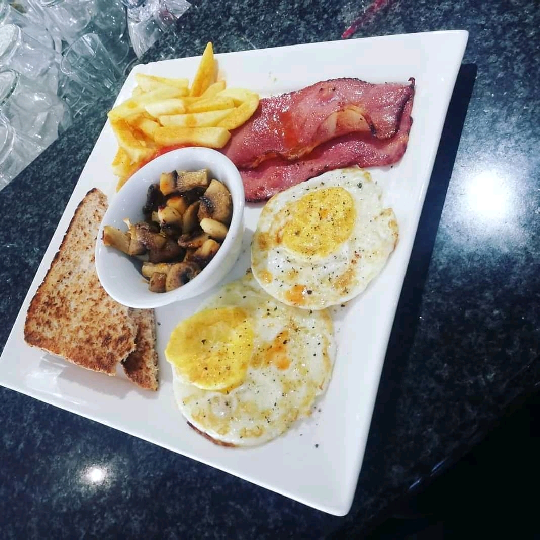 Black Bistro Lounge & Cocktail Kitchen BLOEMFONTEIN - Photo 7