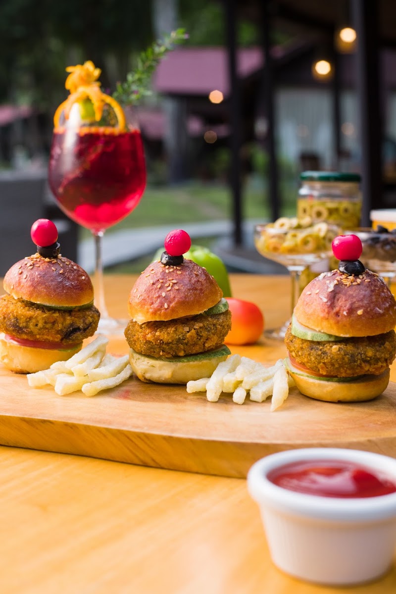 Shanaya's Kitchen & Bar - Photo 7