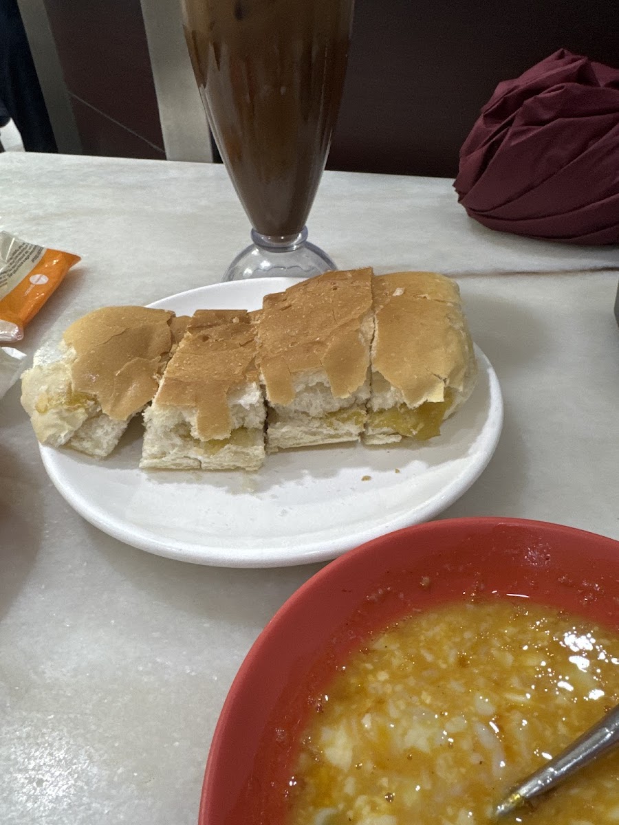 Four Season Cafe - Photo 6