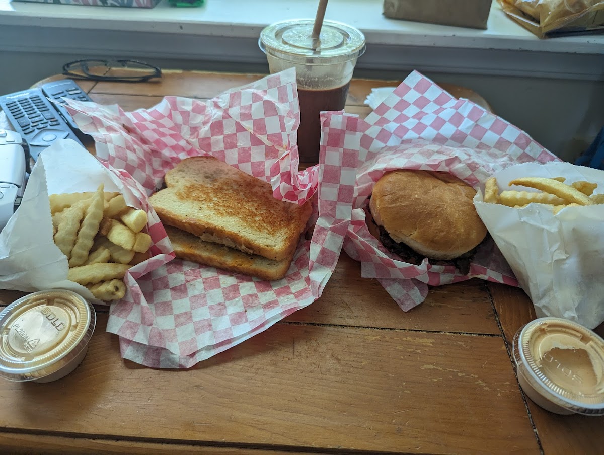 Mountain Home Burger Co. - Photo 1