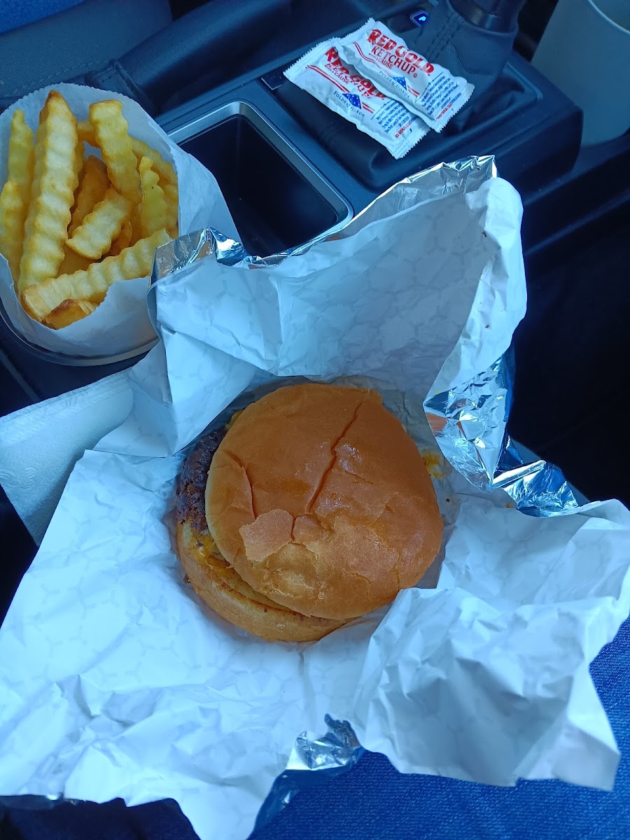Mountain Home Burger Co. - Photo 6
