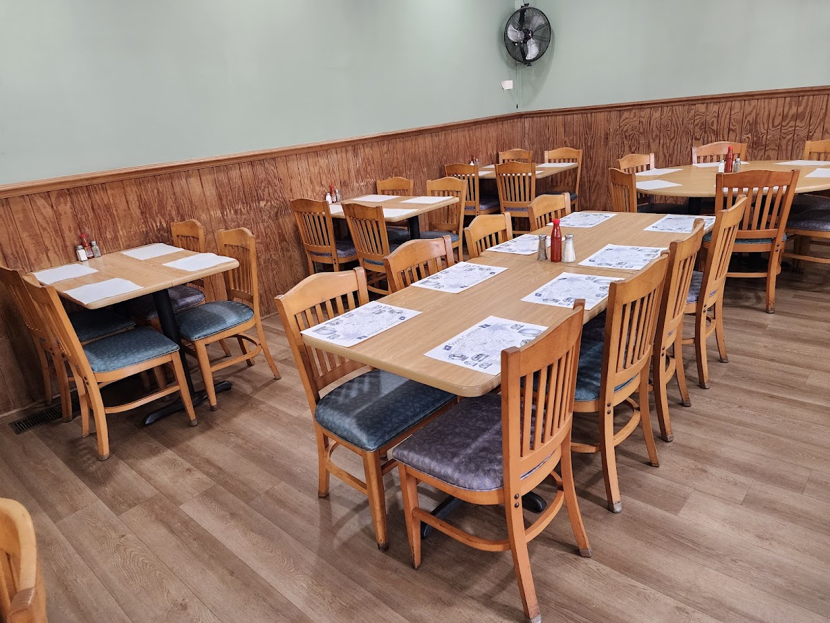B & B Restaurant - Photo 5
