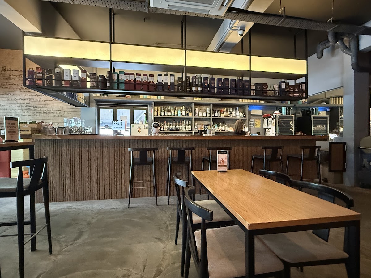YnT Restaurant