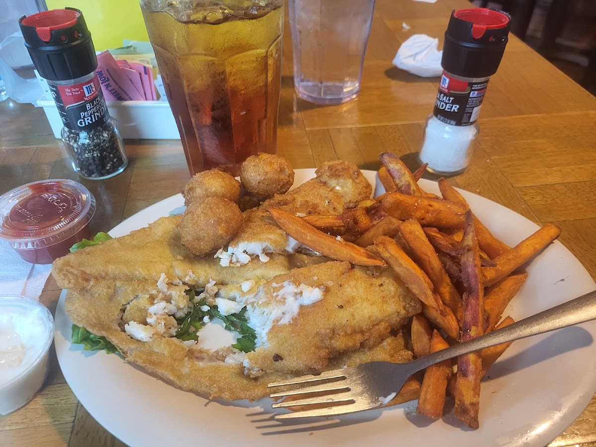 Olde House Cafe - Photo 7