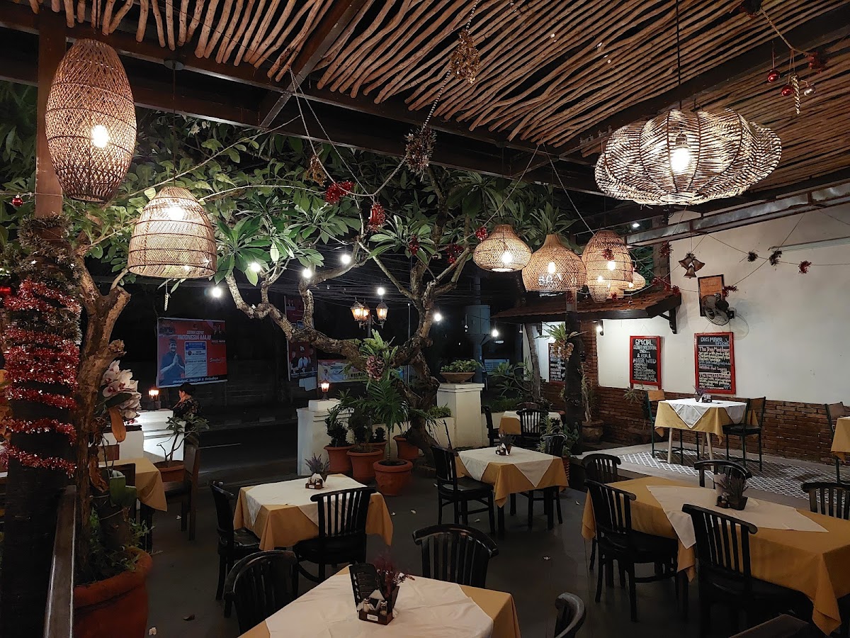 The Tree International Pub & Restaurant - Photo 2