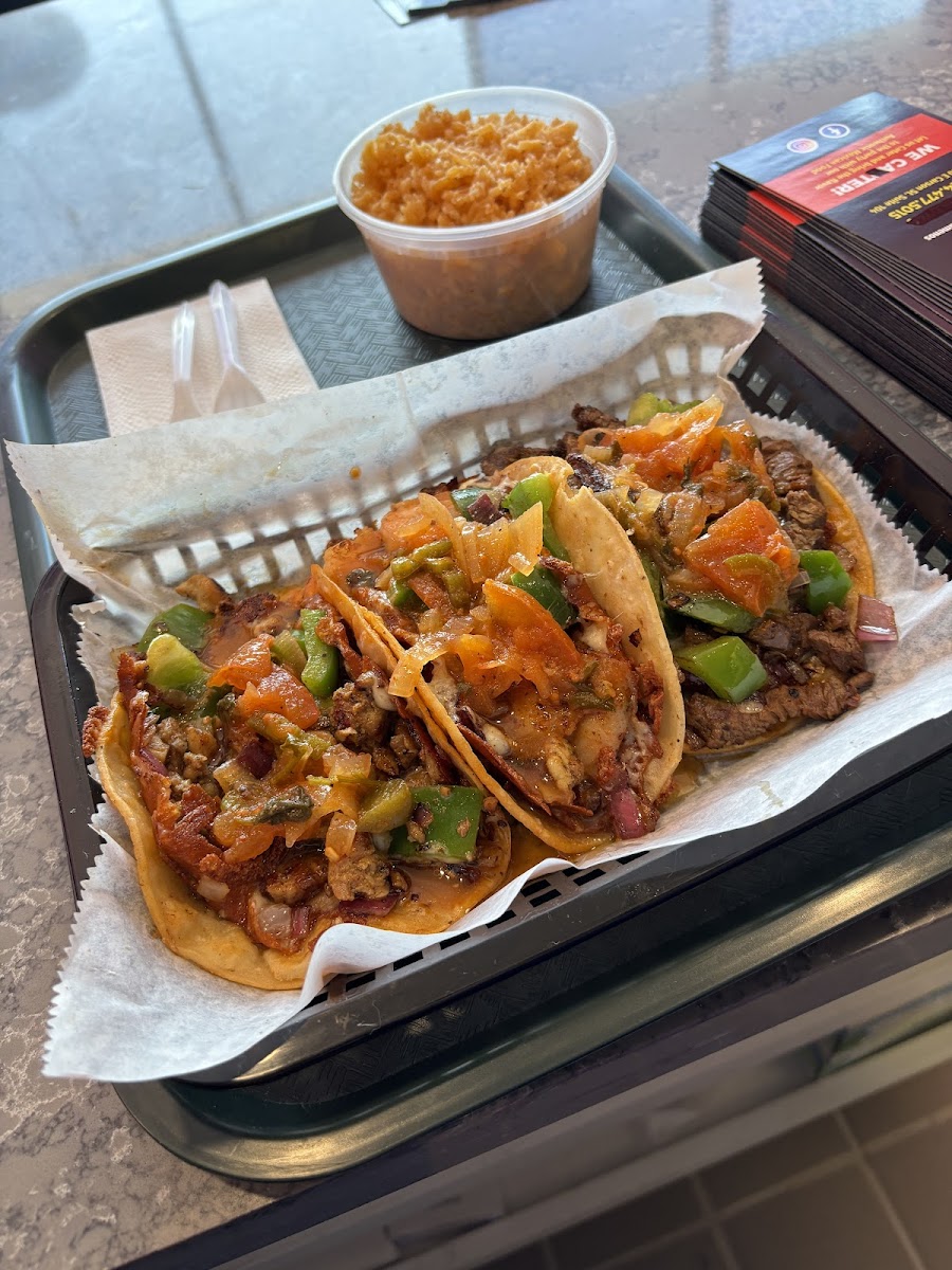 Taqueria Las 3 Charras - Photo 9