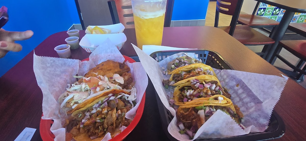 Taqueria Las 3 Charras - Photo 8