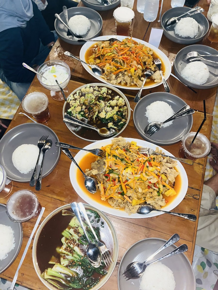 Hy.cafe & Resto - Photo 2