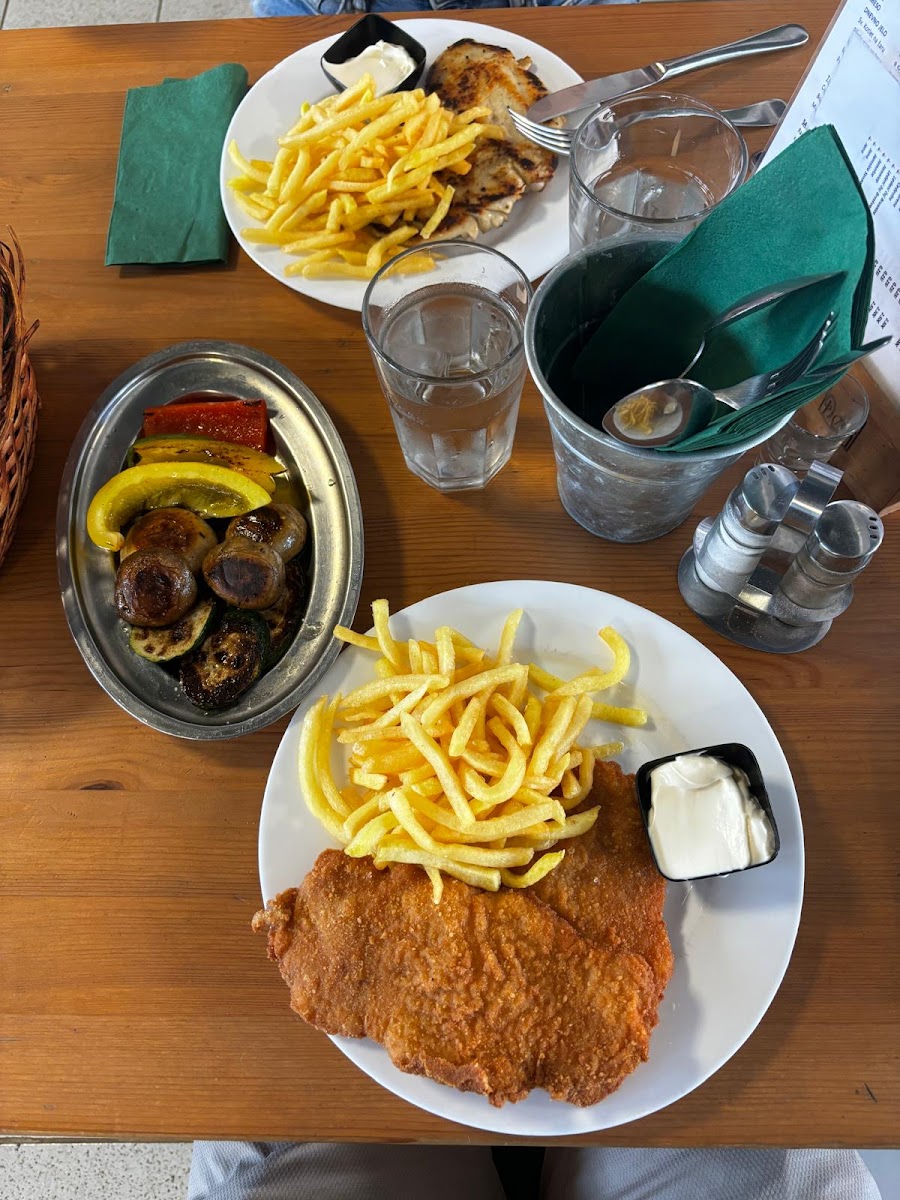 Restoran Deli - Photo 1