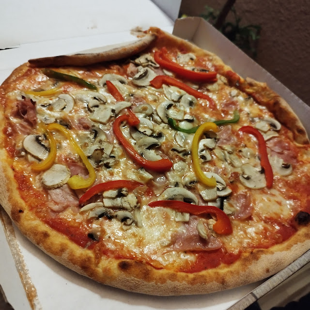 Pizza Deliziosa Mit Extra Paprika