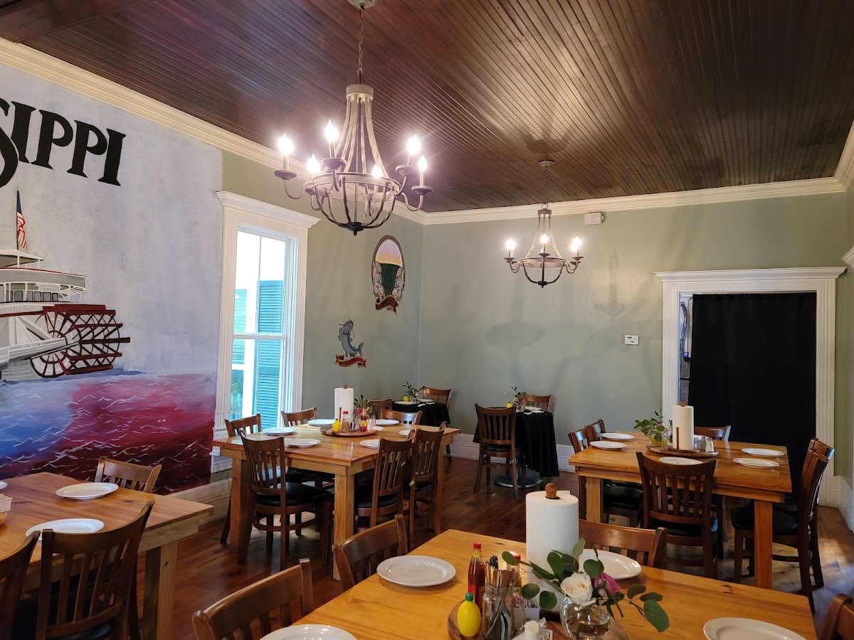 Montgomery's - Photo 2