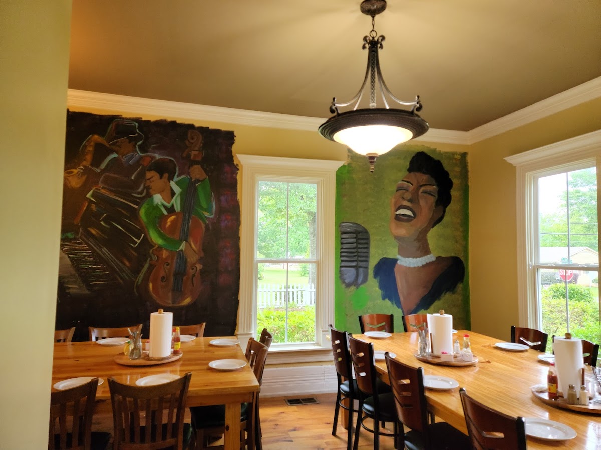 Montgomery's - Photo 7