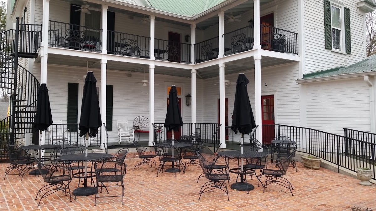 Montgomery's - Photo 8