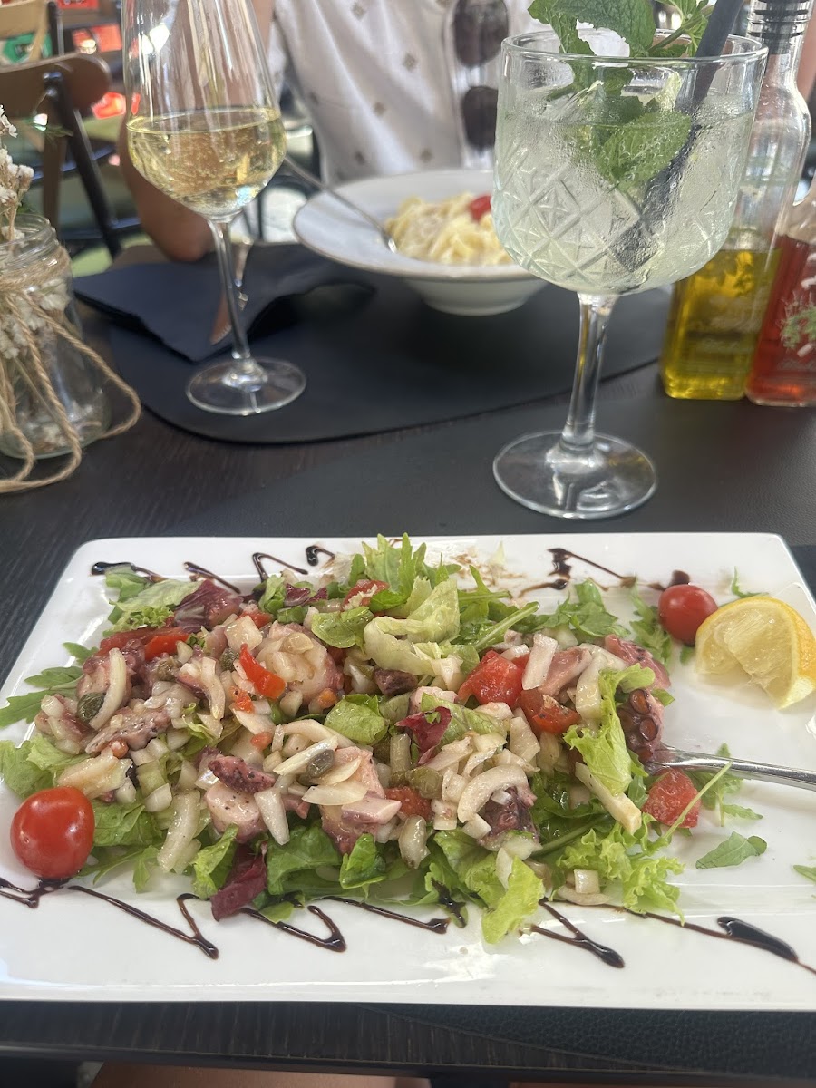 Aquarelle Bistro - Photo 3
