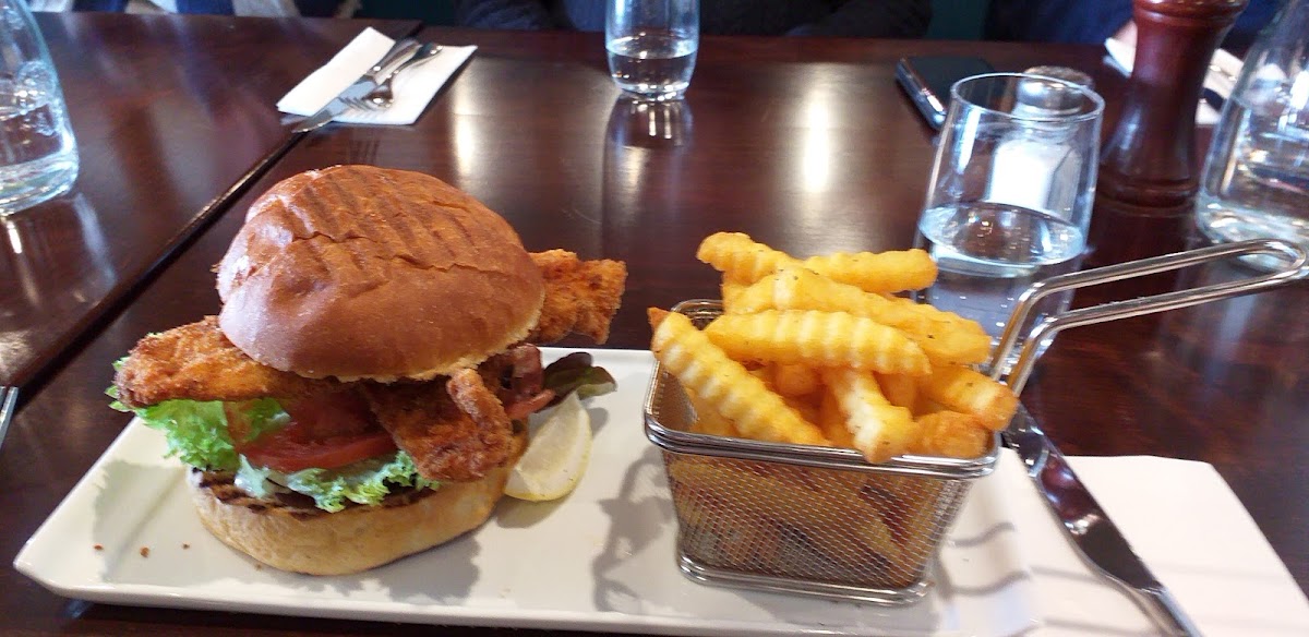 Equinox Bar & Restaurant - Photo 7