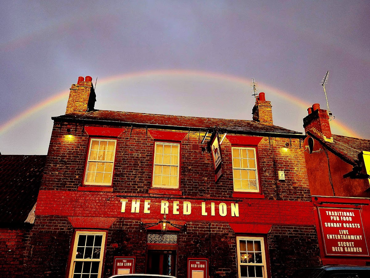 The Red Lion Bar & Restaurant - Photo 2