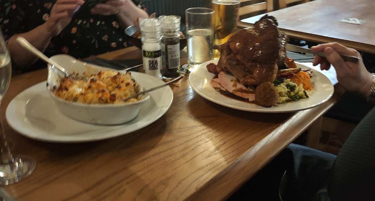 The Red Lion Bar & Restaurant - Photo 6