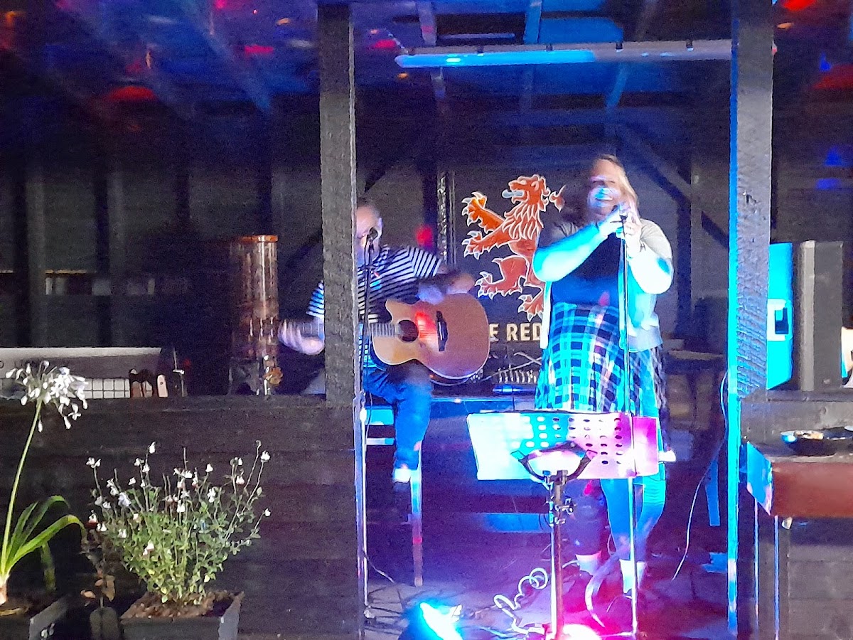 The Red Lion Bar & Restaurant - Photo 7