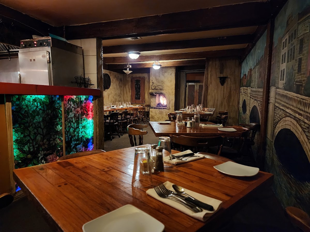 Feeney's Restaurant & Bar - Photo 5
