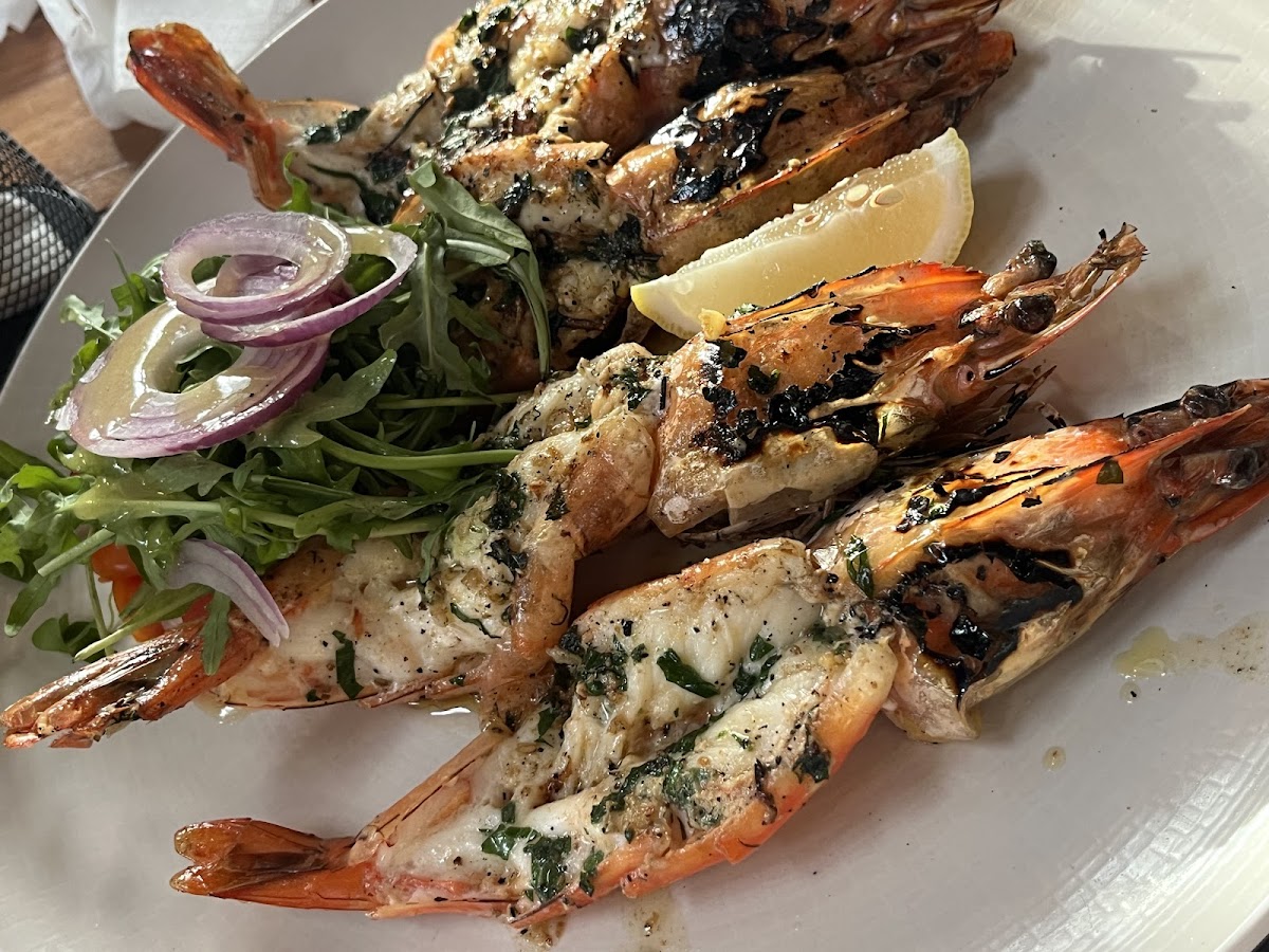 Shrimpis Restaurant - Photo 5