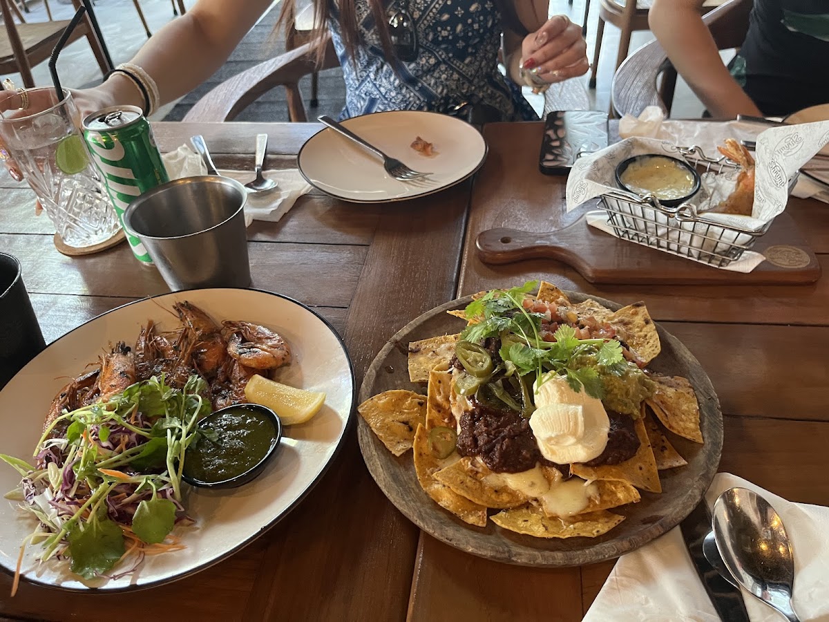 Shrimpis Restaurant - Photo 6