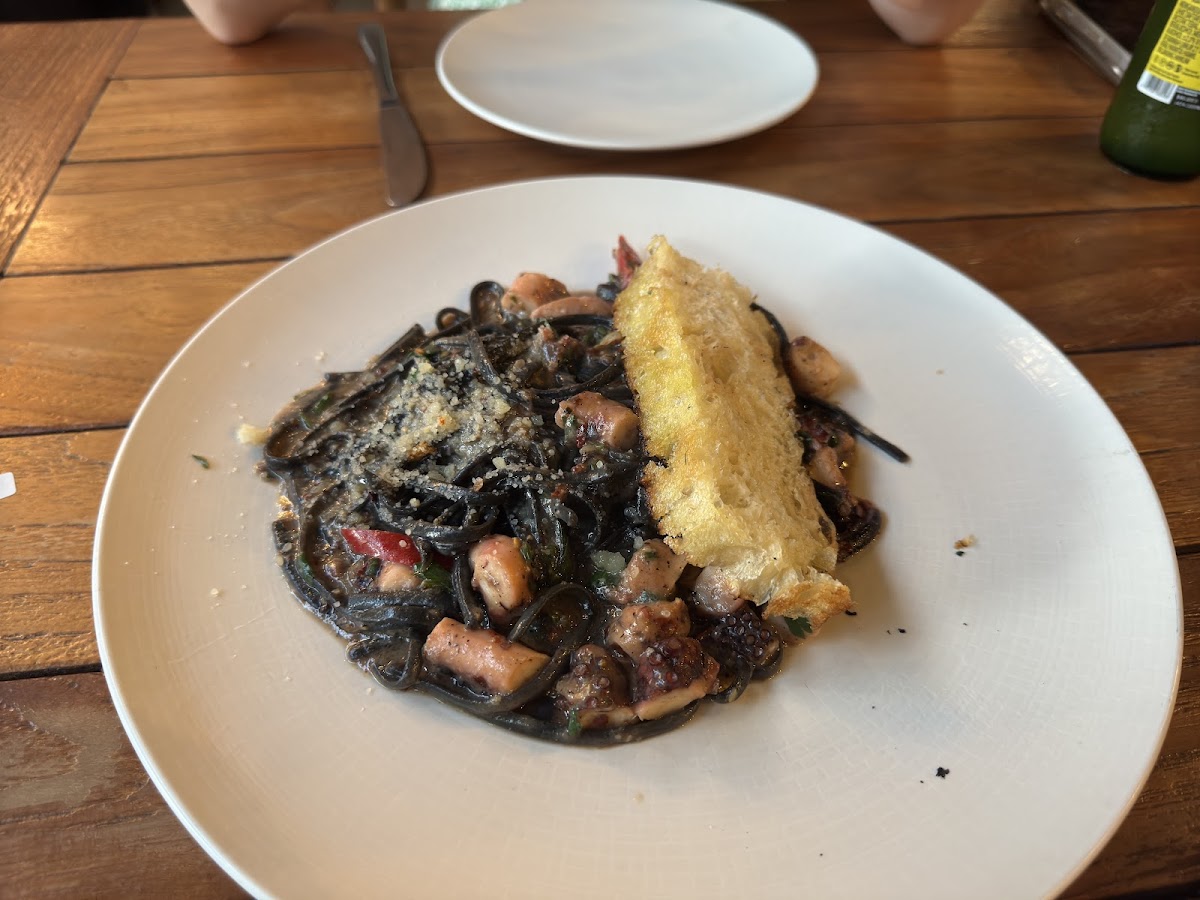 Shrimpis Restaurant - Photo 7