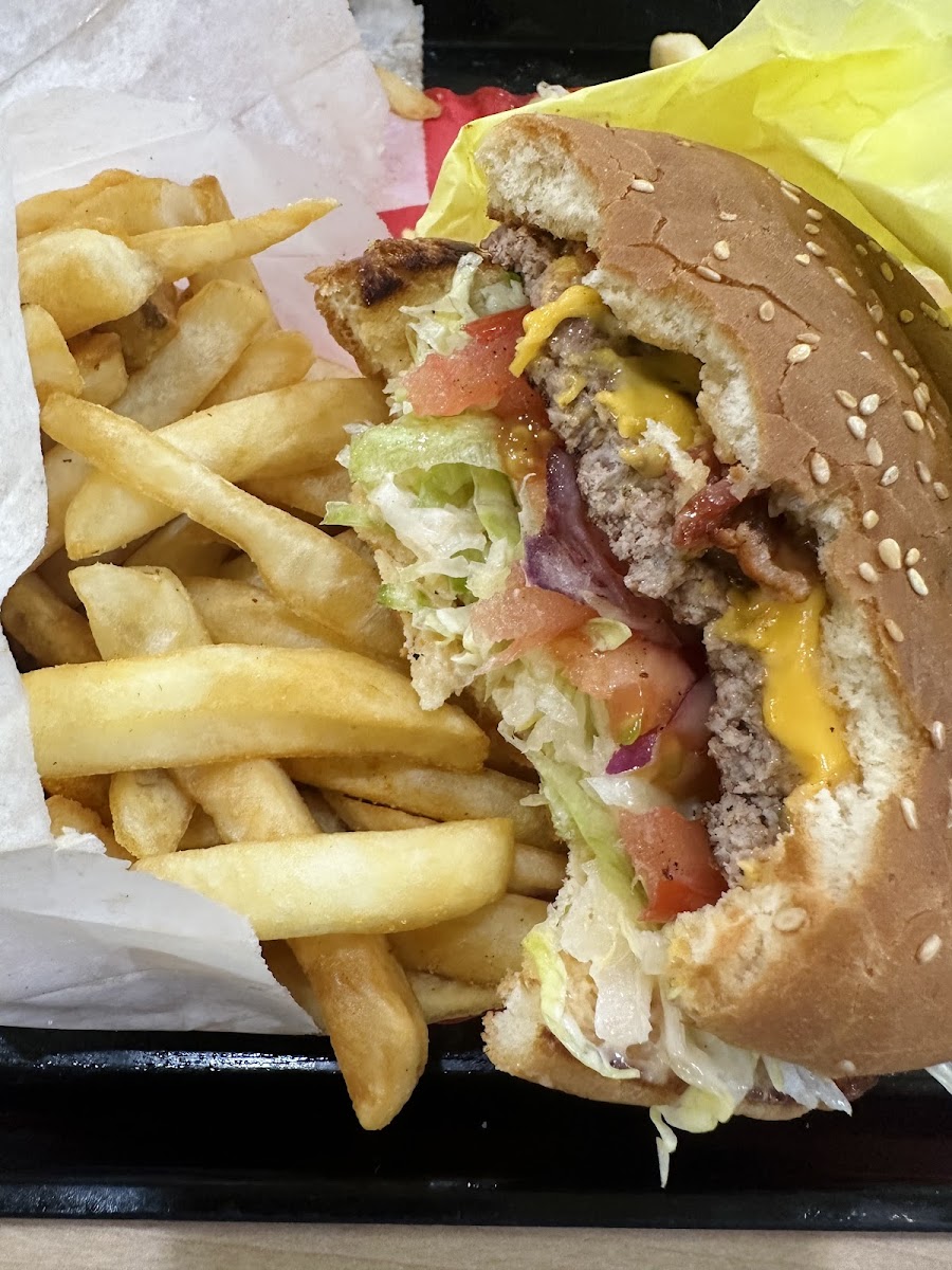 Louis Burgers II - Photo 3
