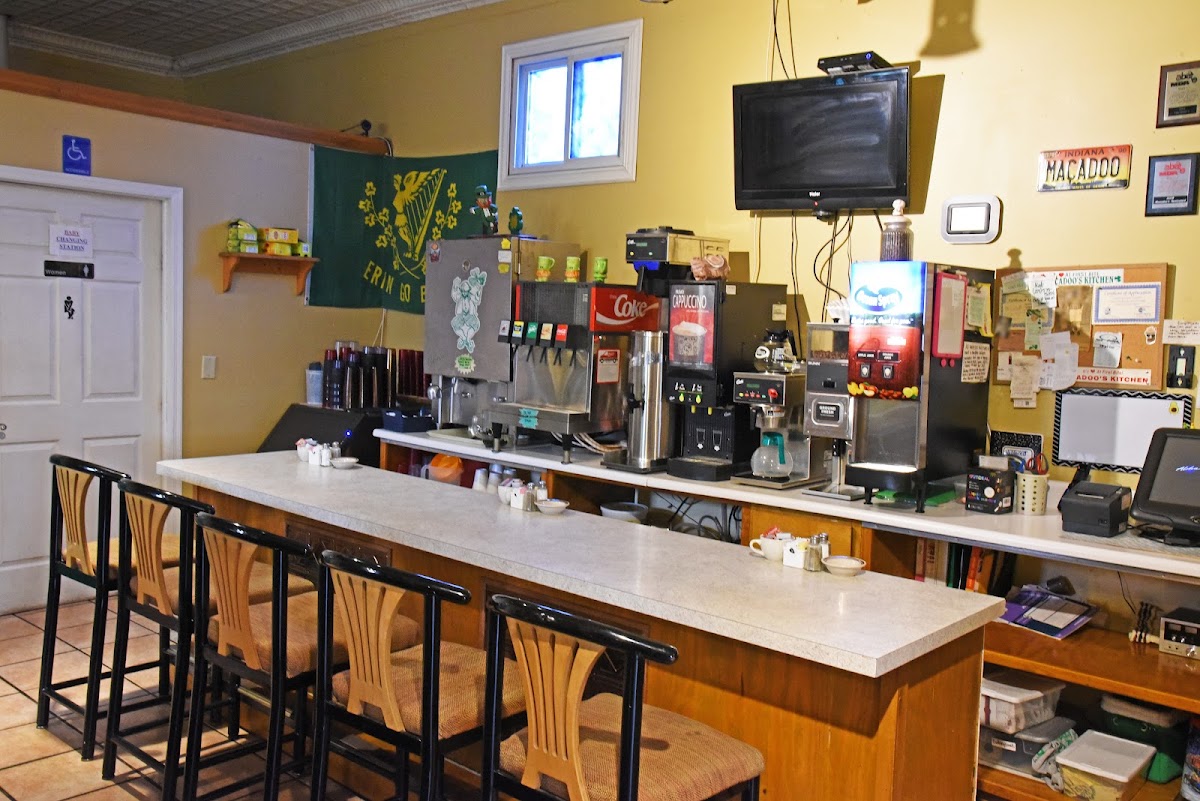 Macadoo's Family Restaurant - Photo 4