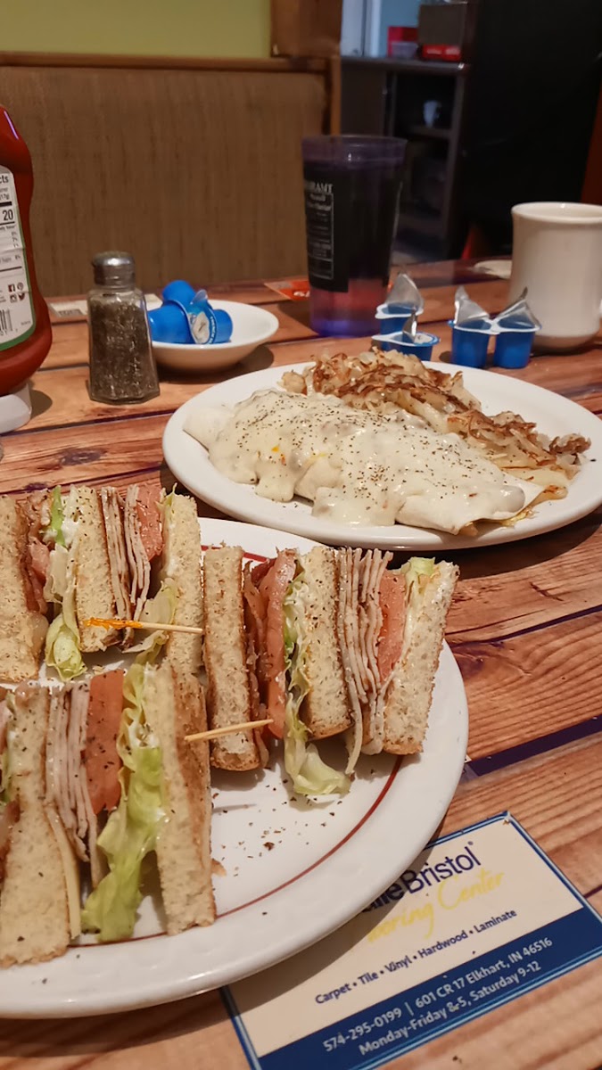Macadoo's Family Restaurant - Photo 8