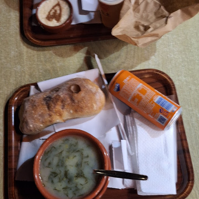 Caldo Verde E Pão Com Chouriço