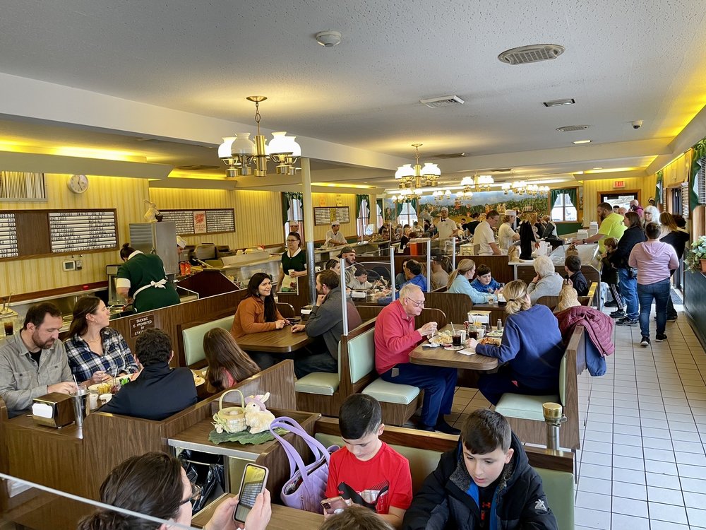 Shady Glen Restaurant and Ice Cream Parlor - Photo 8