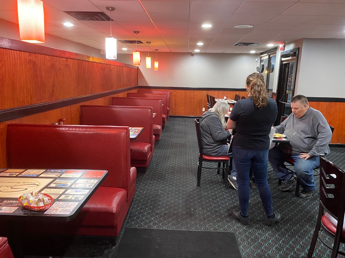 Spiros Family Restaurant - Photo 4