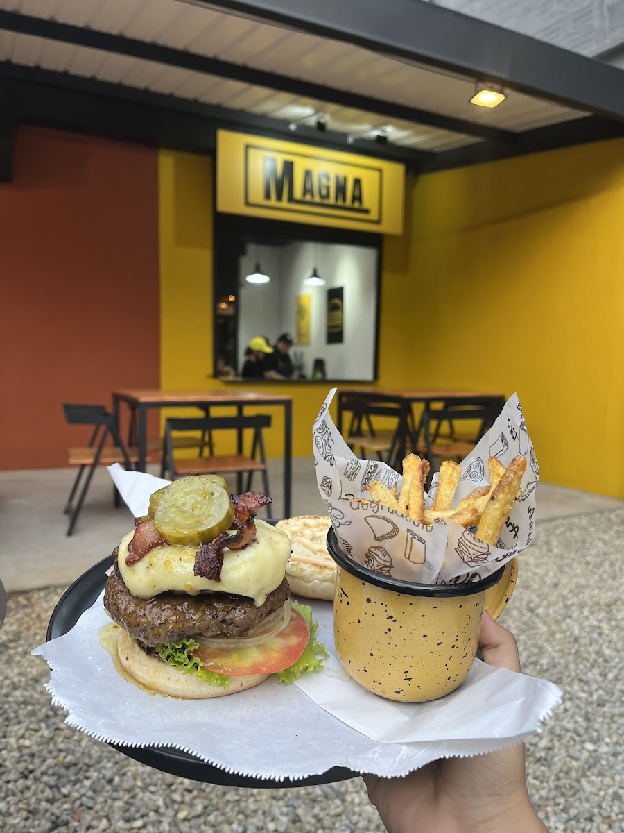Magna Burger - Photo 7