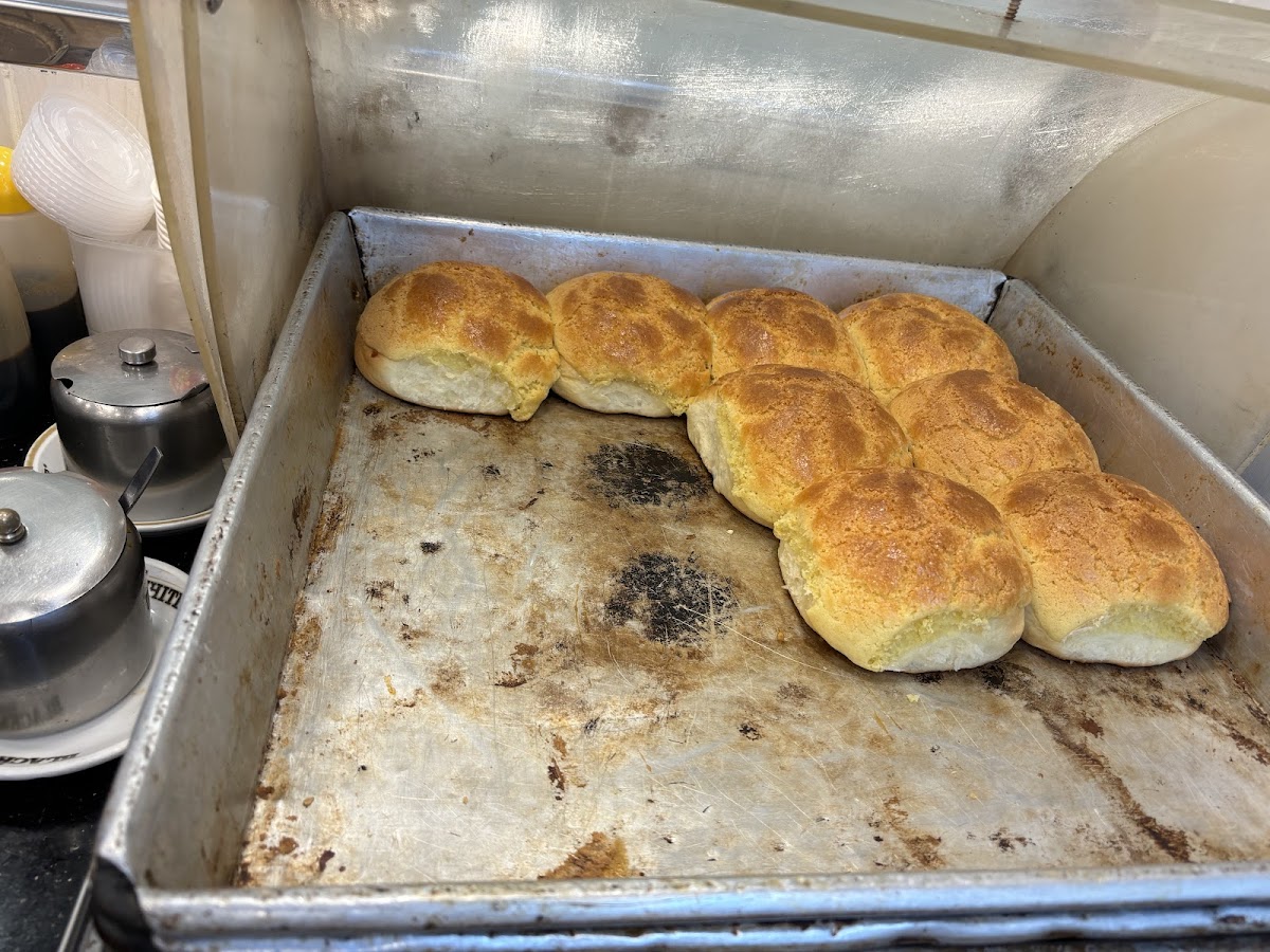 Kam Wah Cafe & Cake Shop - Photo 1