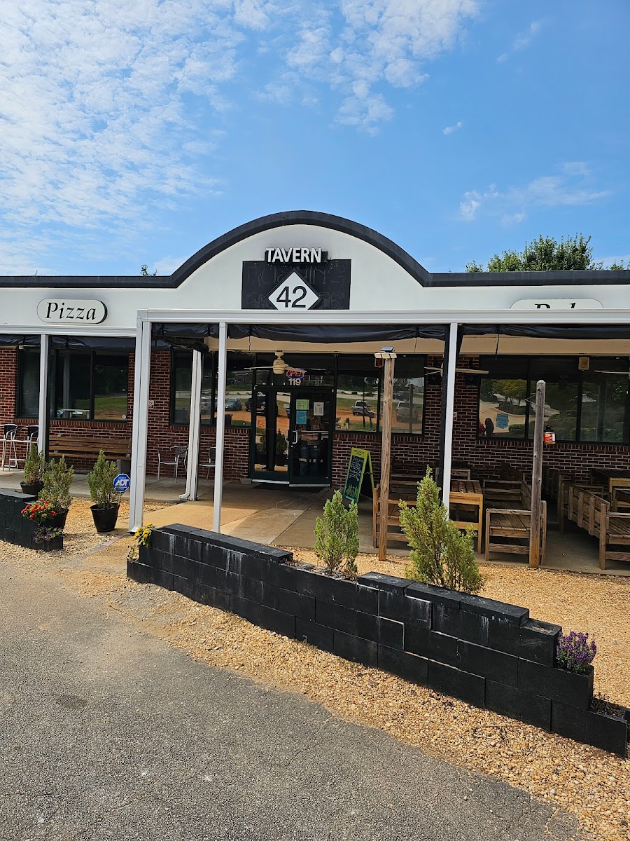 Tavern Clayton - Photo 2